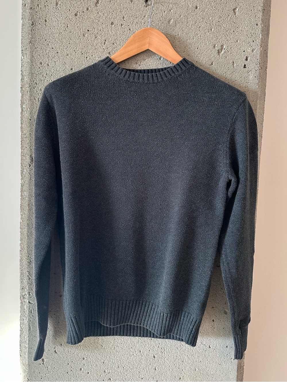St. John's Bay Men's Crewneck Sweater in Charcoal Gray S